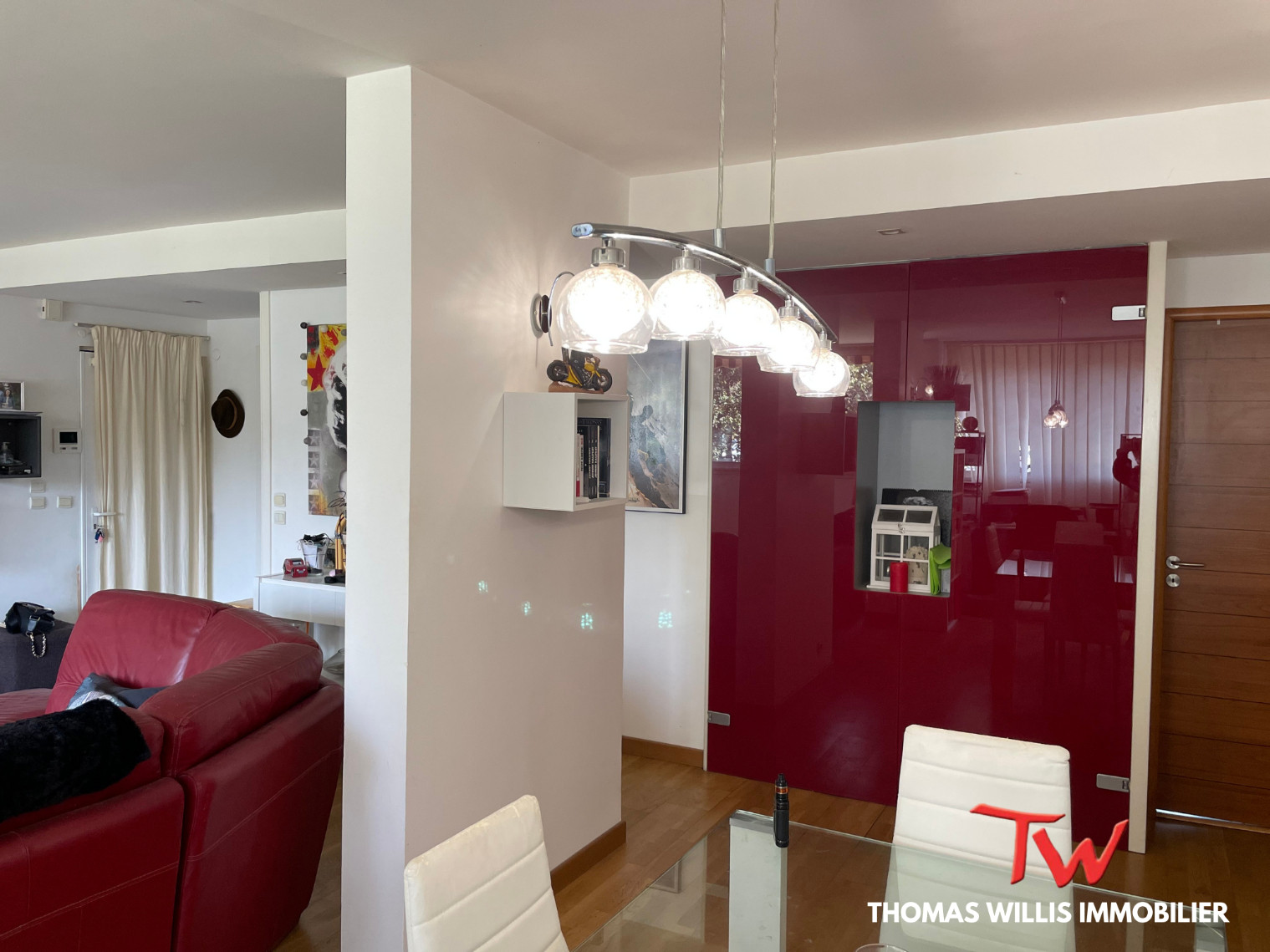 
                                                Vente
                                                 TRES BEL APPARTEMENT T3 90m2 ECULLY CENTRE