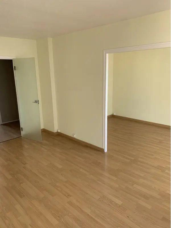 
                                                Location
                                                 Très bel appartement - Vue imprenable sur le lac