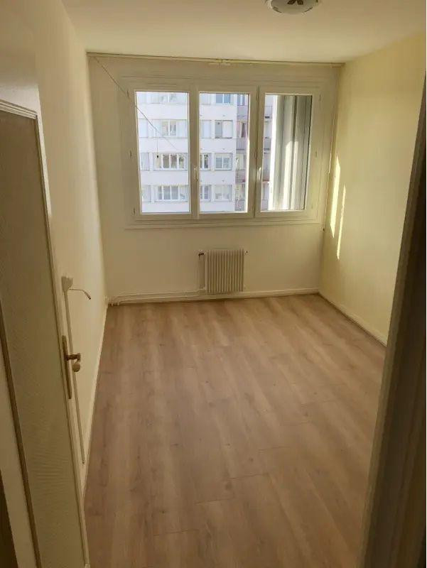 
                                                Location
                                                 Très bel appartement - Vue imprenable sur le lac