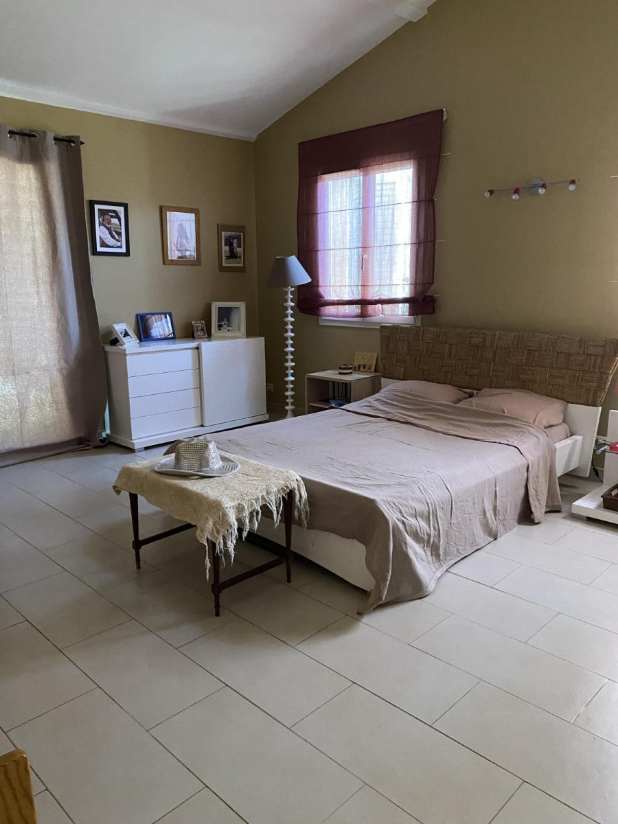 
                                                Colocation
                                                 Très belle et grande chambre meublée