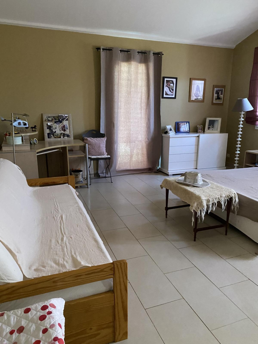 
                                                Colocation
                                                 Très belle et grande chambre meublée