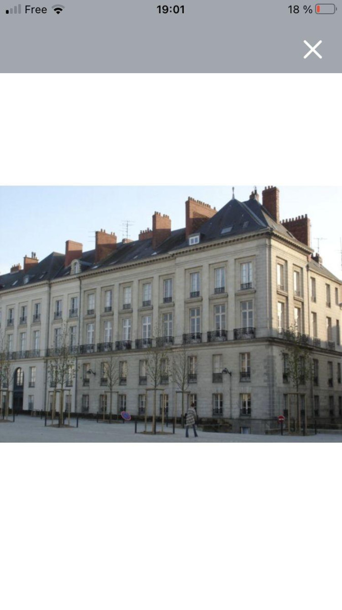 
                                                Location
                                                 Très grand appartement centre ville très sécurisé