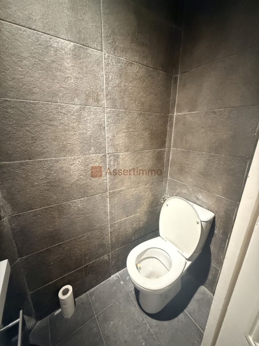 
                                                Location
                                                 Très grand studio de 43 m² au calme