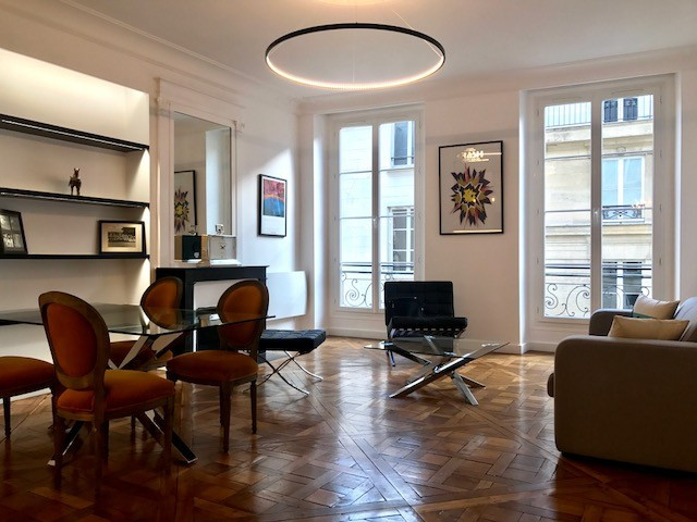 
                                                Location
                                                 Très grand T2 (63m2) meublé et équipé - Paris 1er