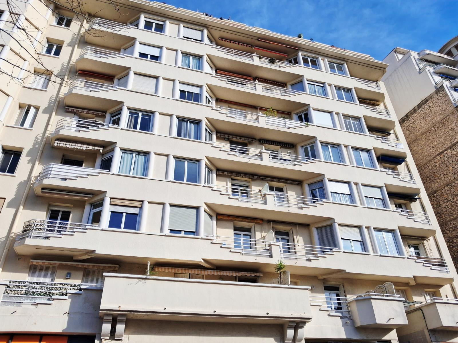 
                                                Location
                                                 Très grand T2 sans vis a vis