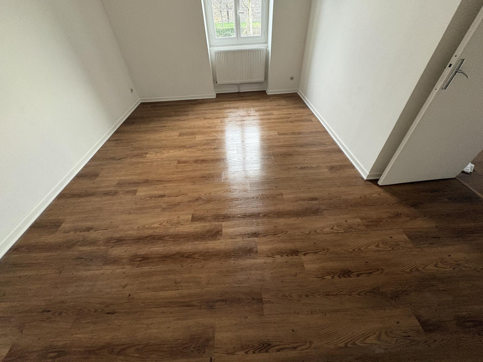 
                                                Location
                                                 Très grand T3 calme, climatisé avec parking