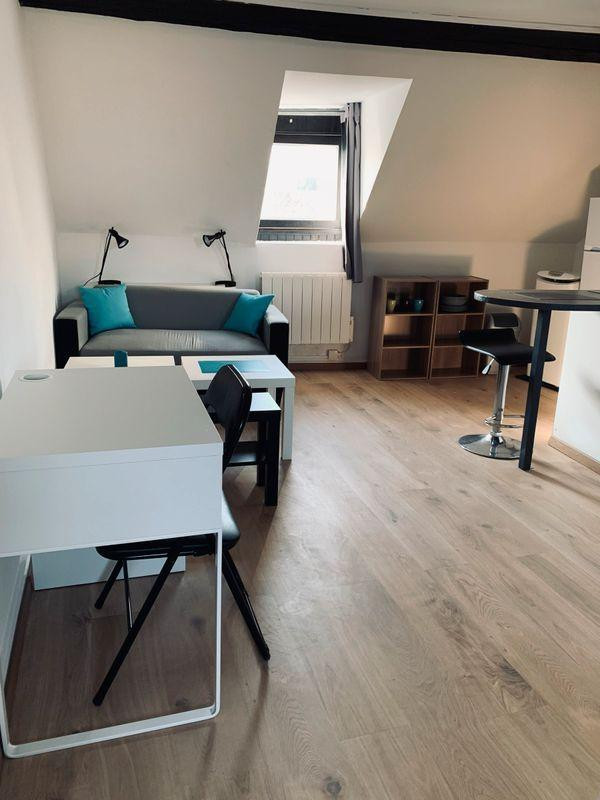 
                                                Location
                                                 Très joli F2 meublé près Centre Gare