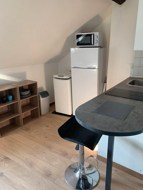 
                                                Location
                                                 Très joli F2 meublé près Centre Gare