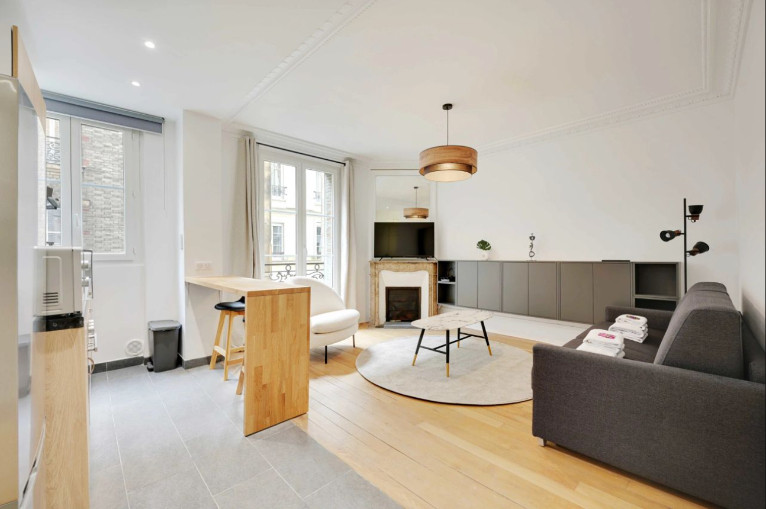 
                                                Location
                                                 Très joli studio meuble / Batignolles - Nollet