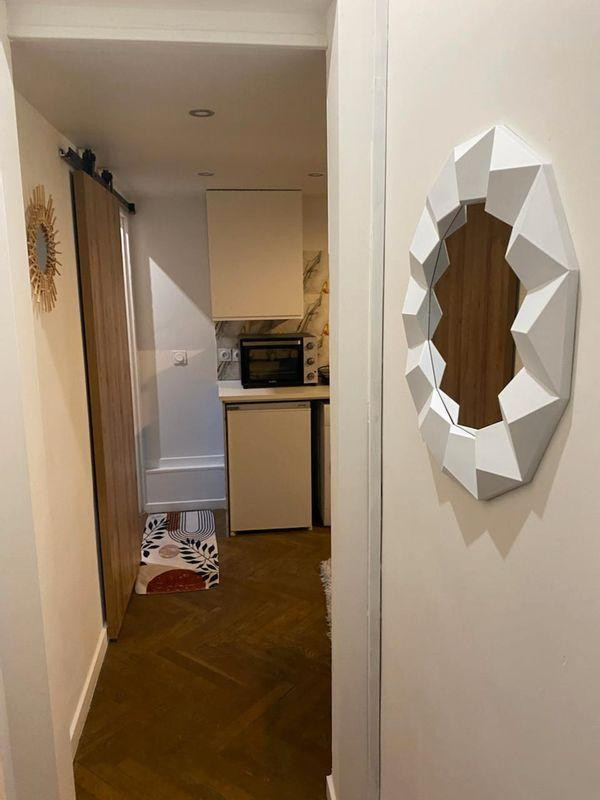 
                                                Location
                                                 Très joli studio refait à neuf 18m²