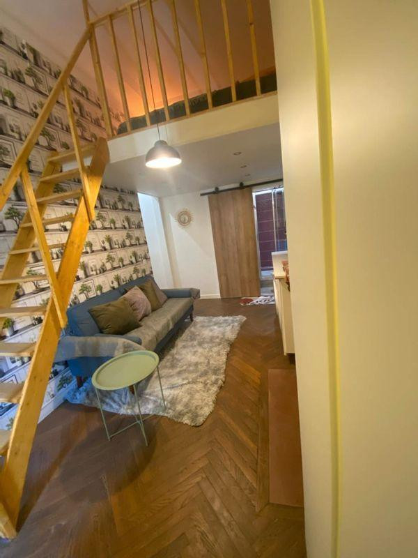 
                                                Location
                                                 Très joli studio refait à neuf 18m²