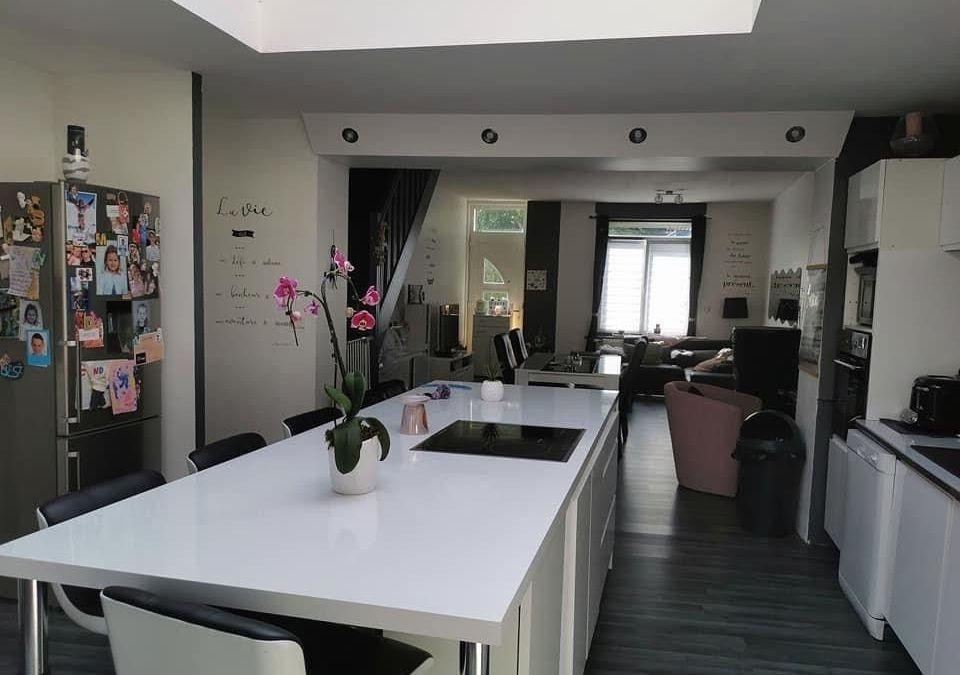 
                                                Location
                                                 Très jolie colocation rénovée et meublée à neuf