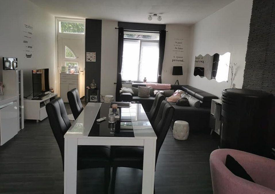 
                                                Location
                                                 Très jolie colocation rénovée et meublée à neuf