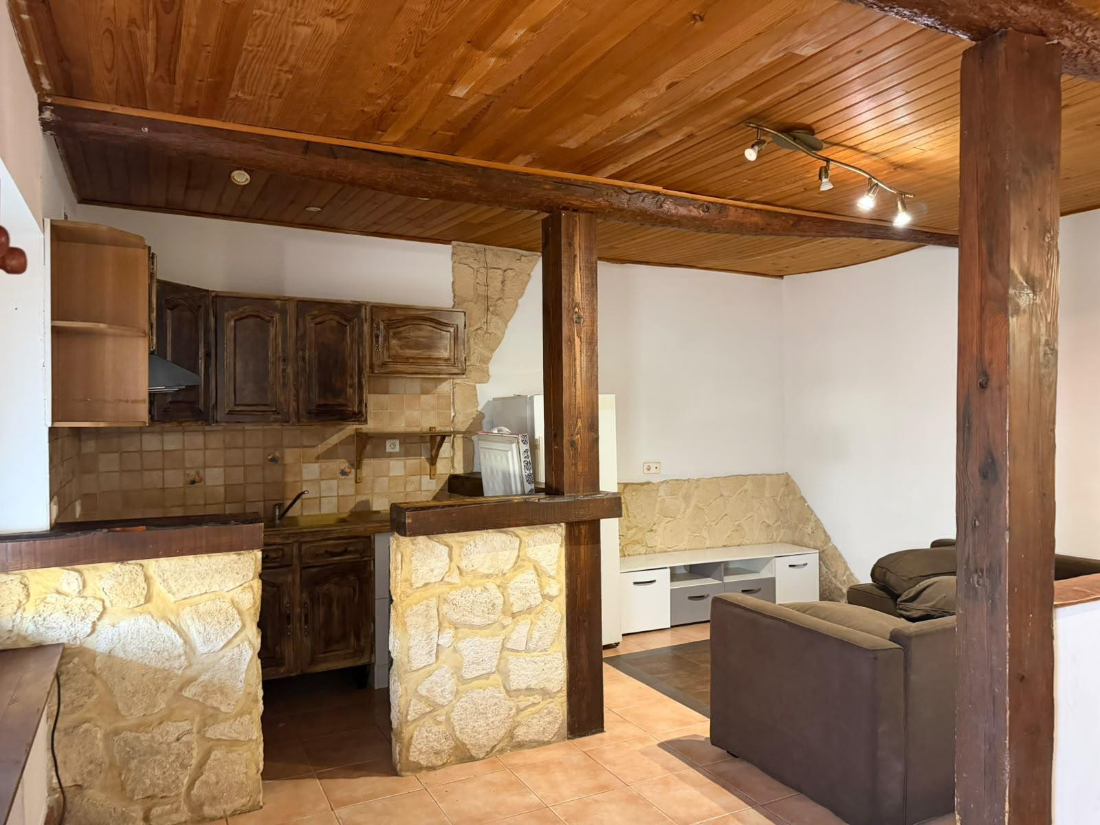 
                                                Location
                                                 Très jolie Maison dans un quartier très calme