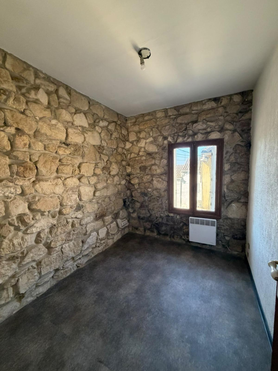 
                                                Location
                                                 Très jolie Maison dans un quartier très calme