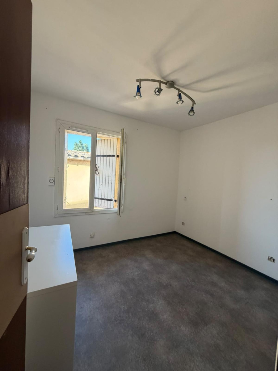 
                                                Location
                                                 Très jolie Maison dans un quartier très calme