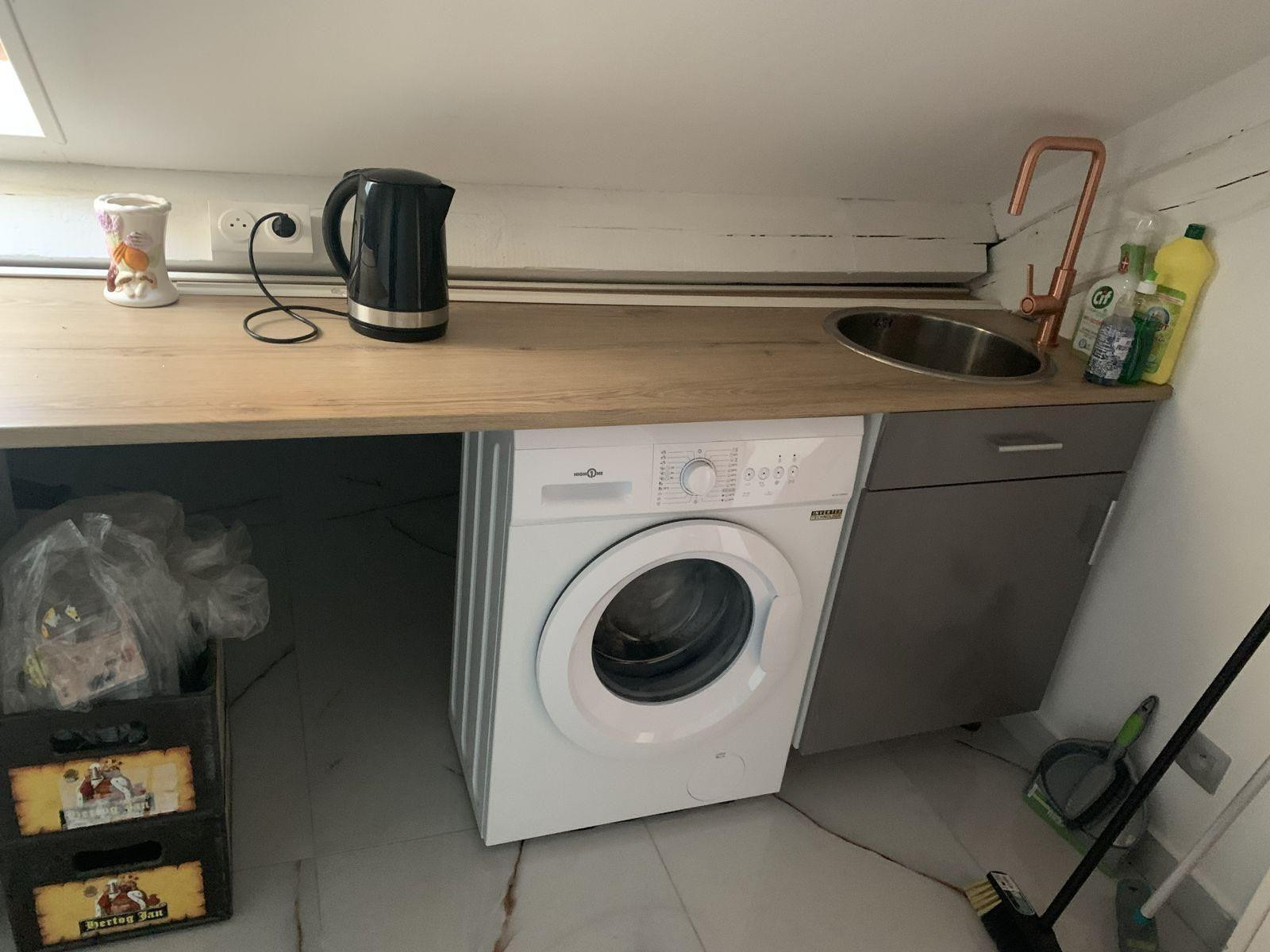 
                                                Location
                                                 Triangle d’or 2 pièces de 50m2 au sol meubles 810€