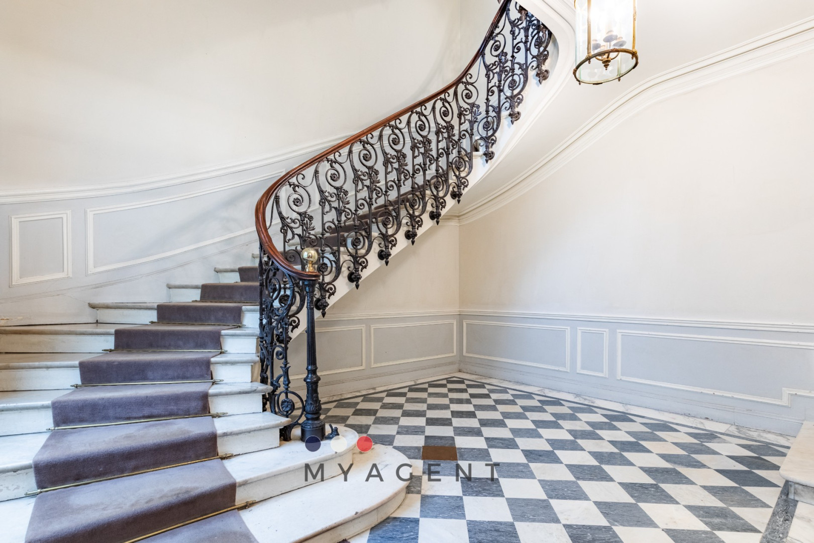 
                                                Vente
                                                 Triangle d’or – Paris 8 Appartement 5/6 pièces