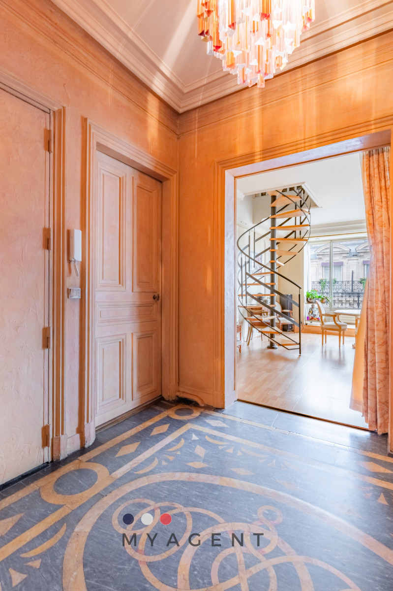 
                                                Vente
                                                 Triangle d’or – Paris 8 Appartement 5/6 pièces