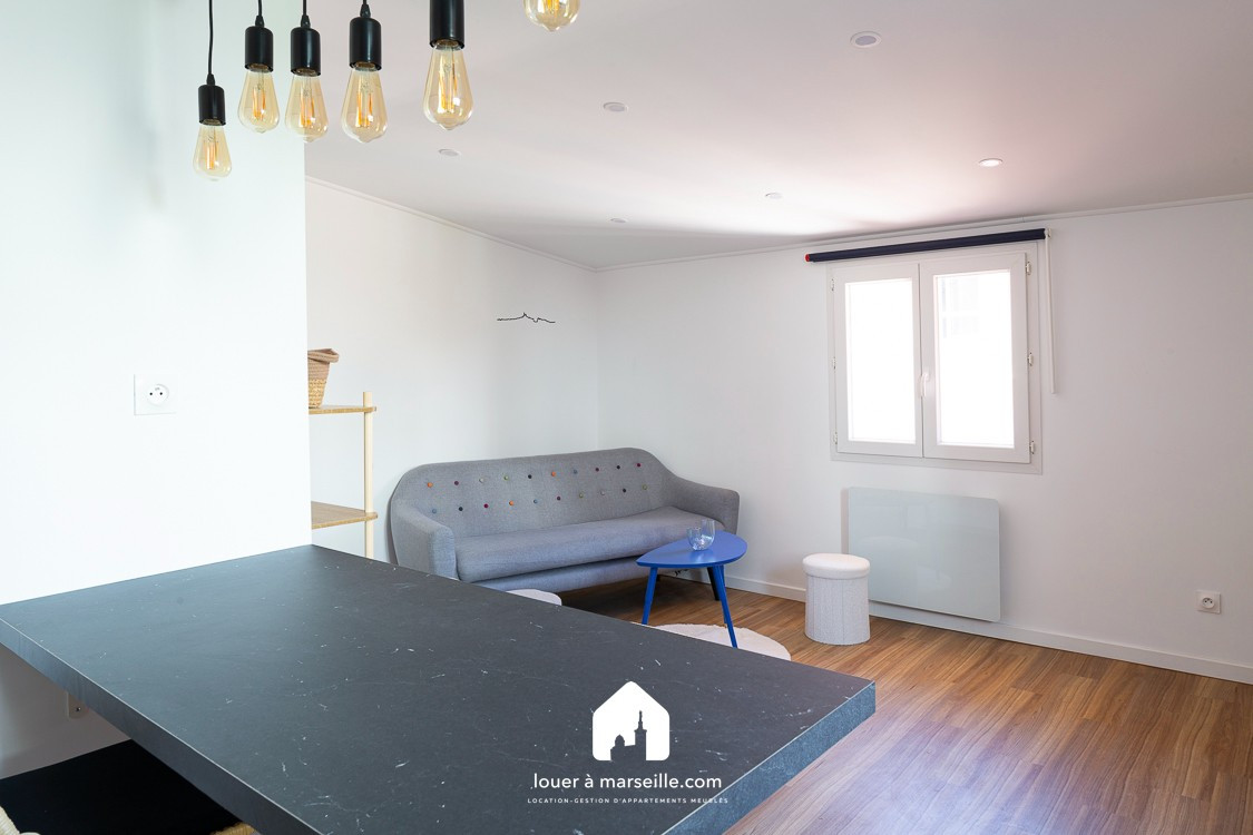 
                                                Location
                                                 Tribord