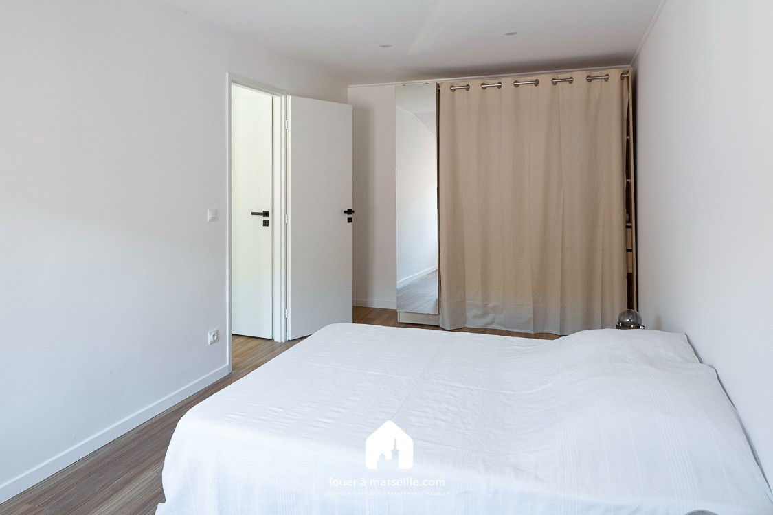 
                                                Location
                                                 Tribord