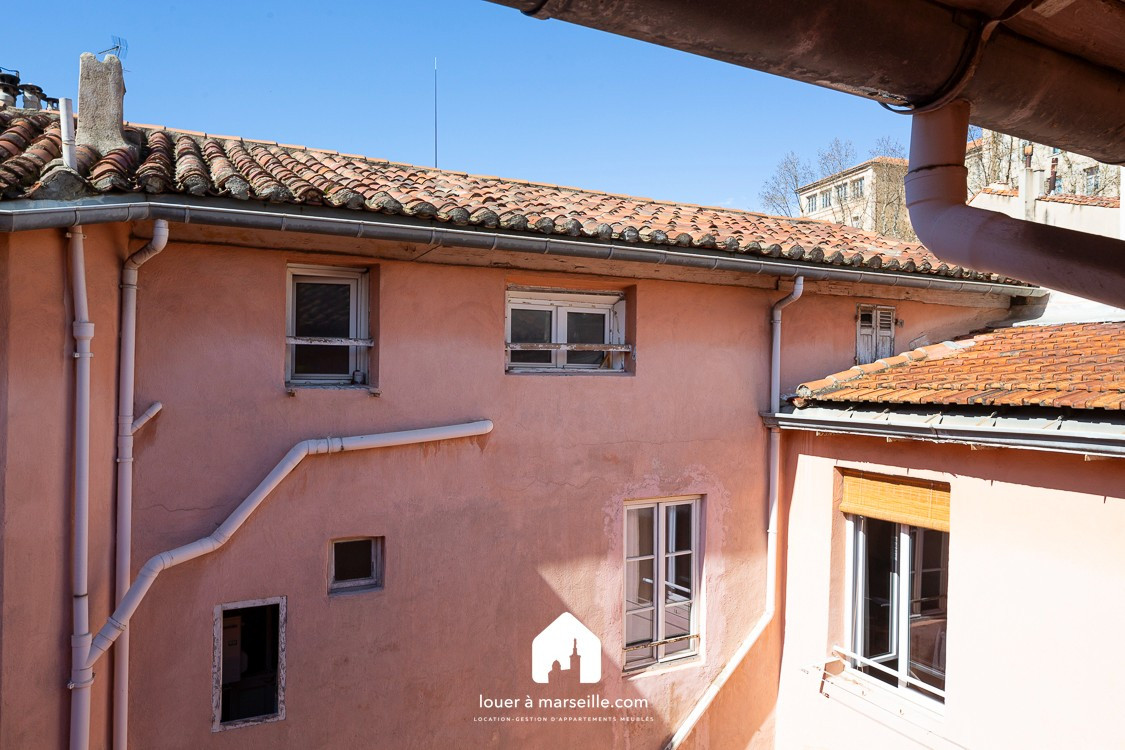 
                                                Location
                                                 Tribord