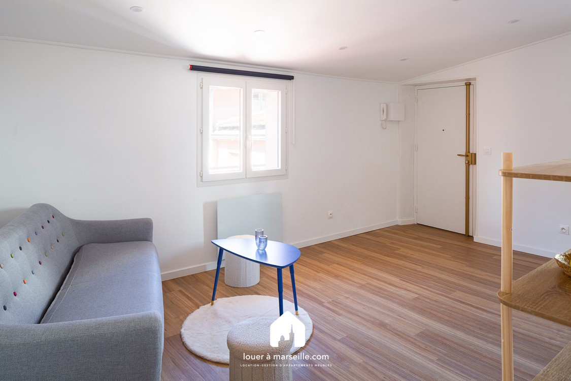 
                                                Location
                                                 Tribord