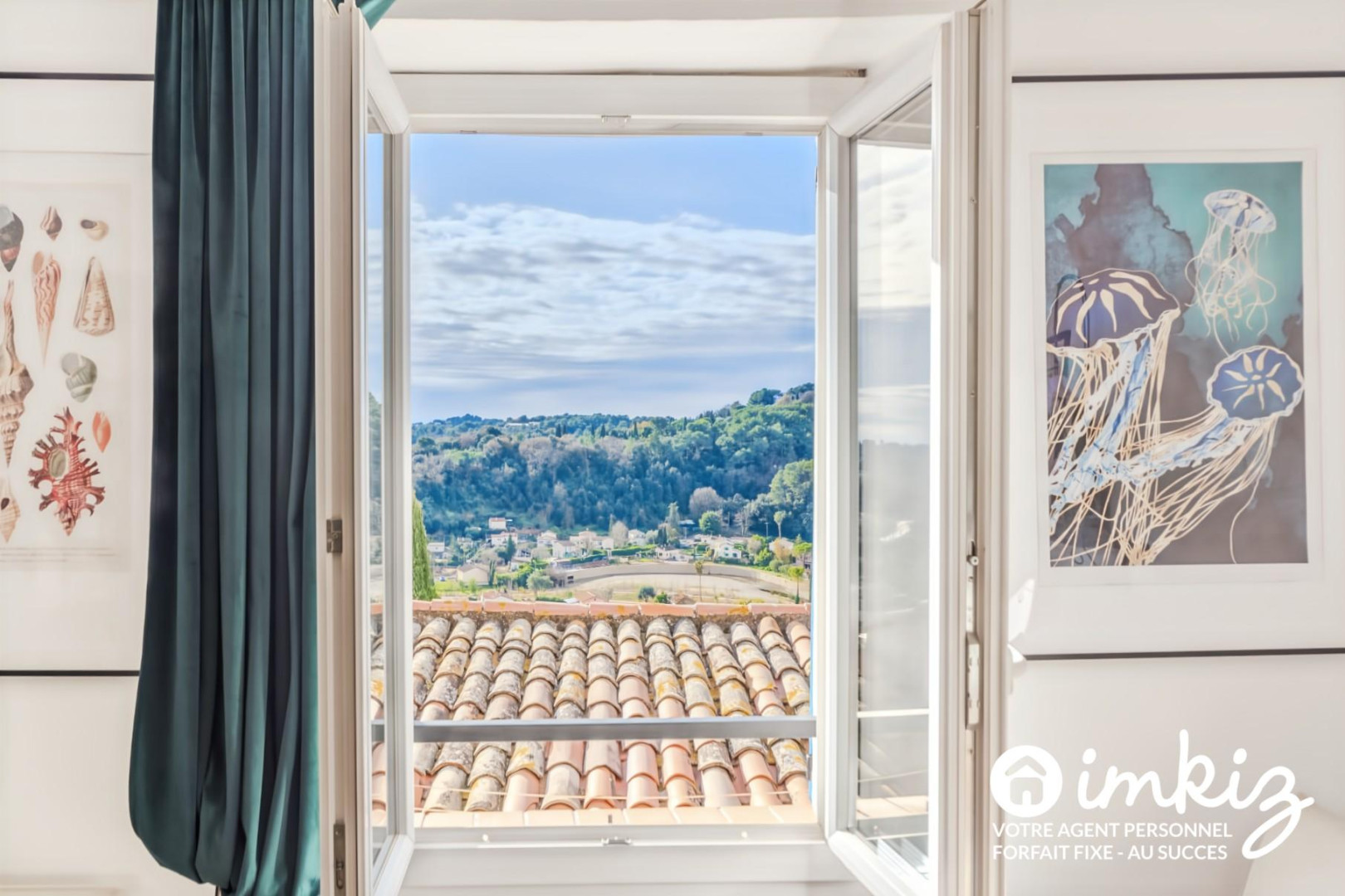 
                                                Vente
                                                 Triplex traversant  entièrement rénové