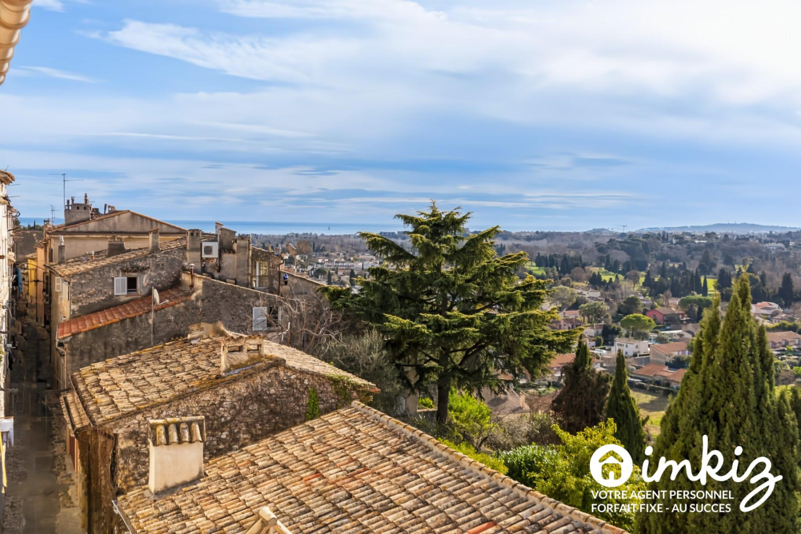 
                                                Vente
                                                 Triplex traversant  entièrement rénové