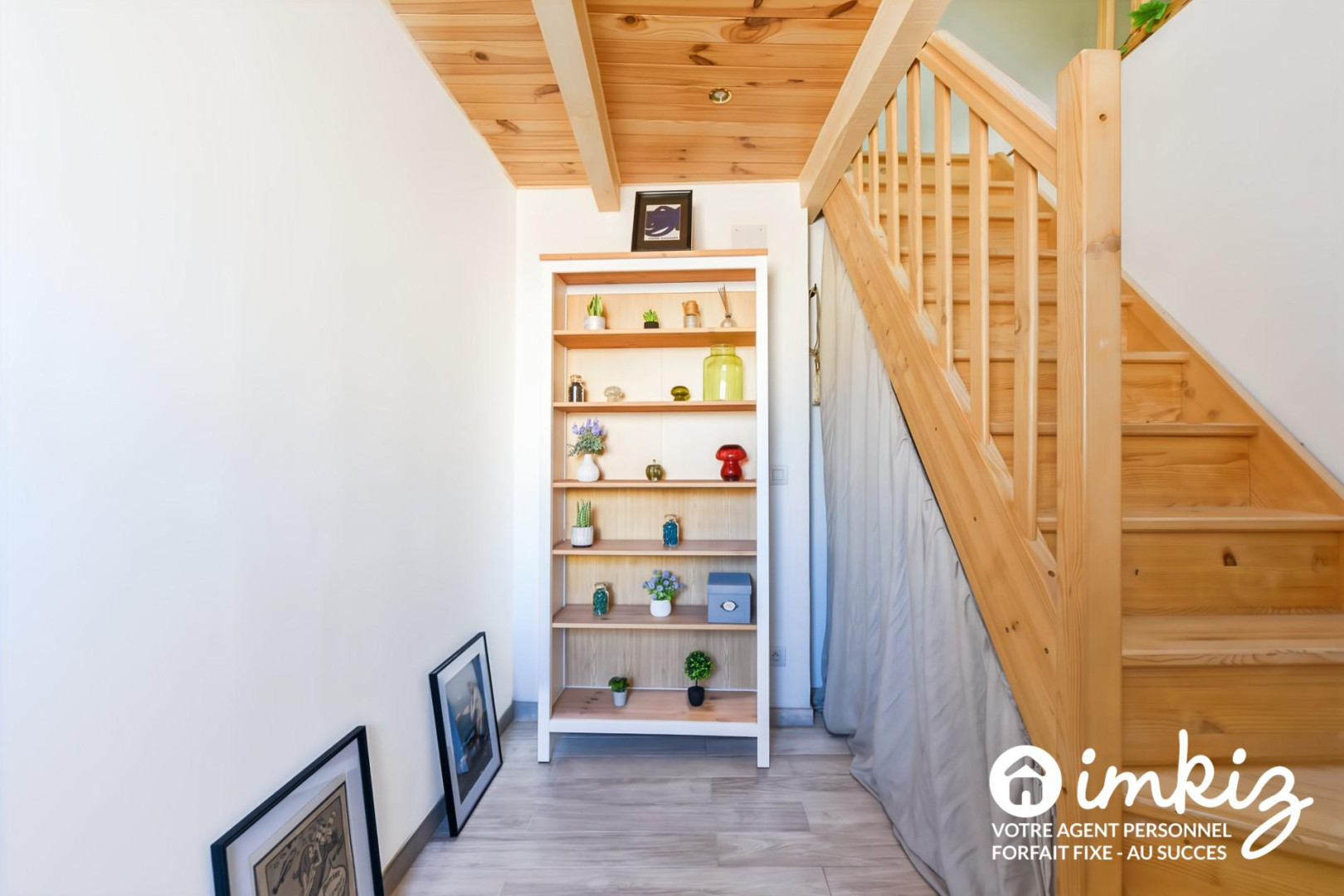 
                                                Vente
                                                 Triplex traversant  entièrement rénové