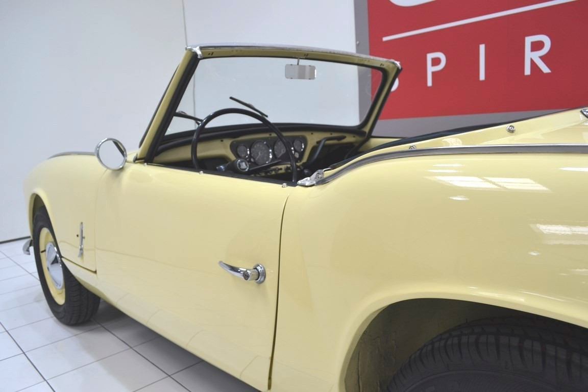 
                                                Voiture
                                                 TRIUMPH  Spitfire MK2