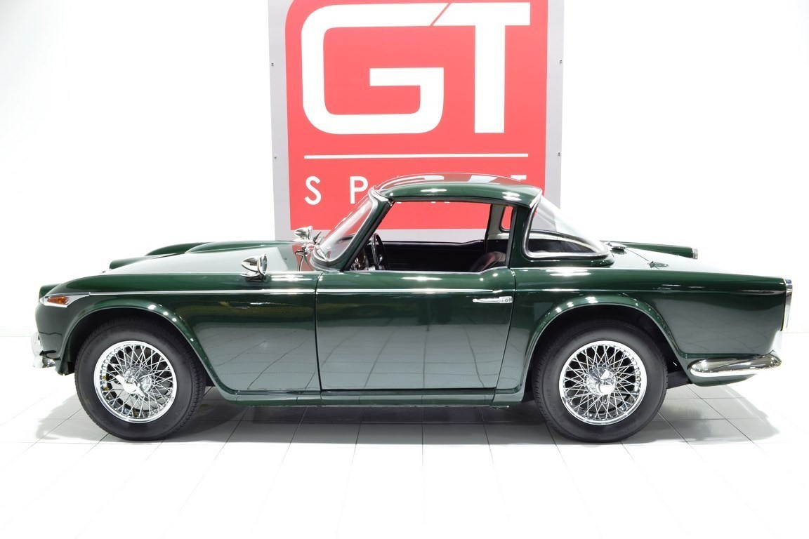 
                                                Voiture
                                                 TRIUMPH TR4 A IRS Surrey Top + OD