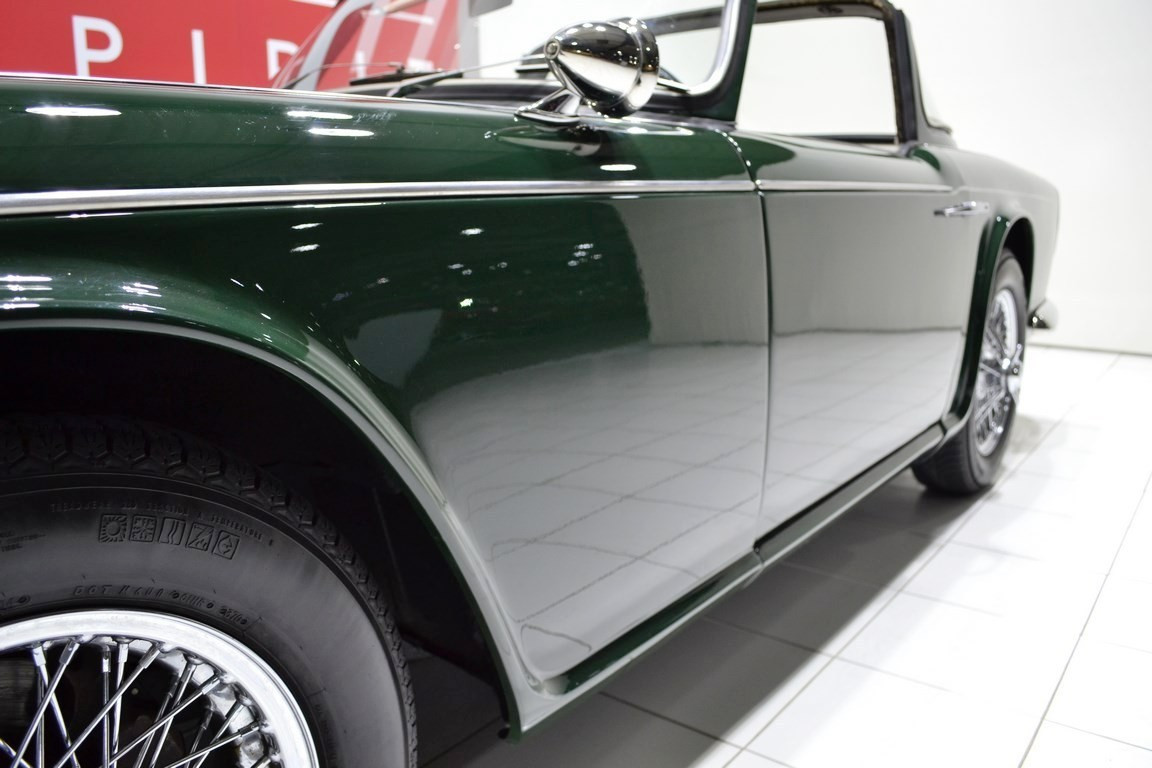 
                                                Voiture
                                                 TRIUMPH TR4 A IRS Surrey Top + OD