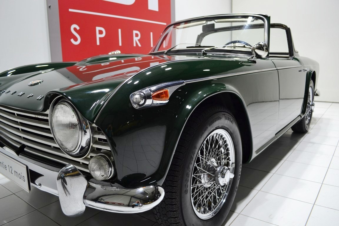 
                                                Voiture
                                                 TRIUMPH TR4 A IRS Surrey Top + OD