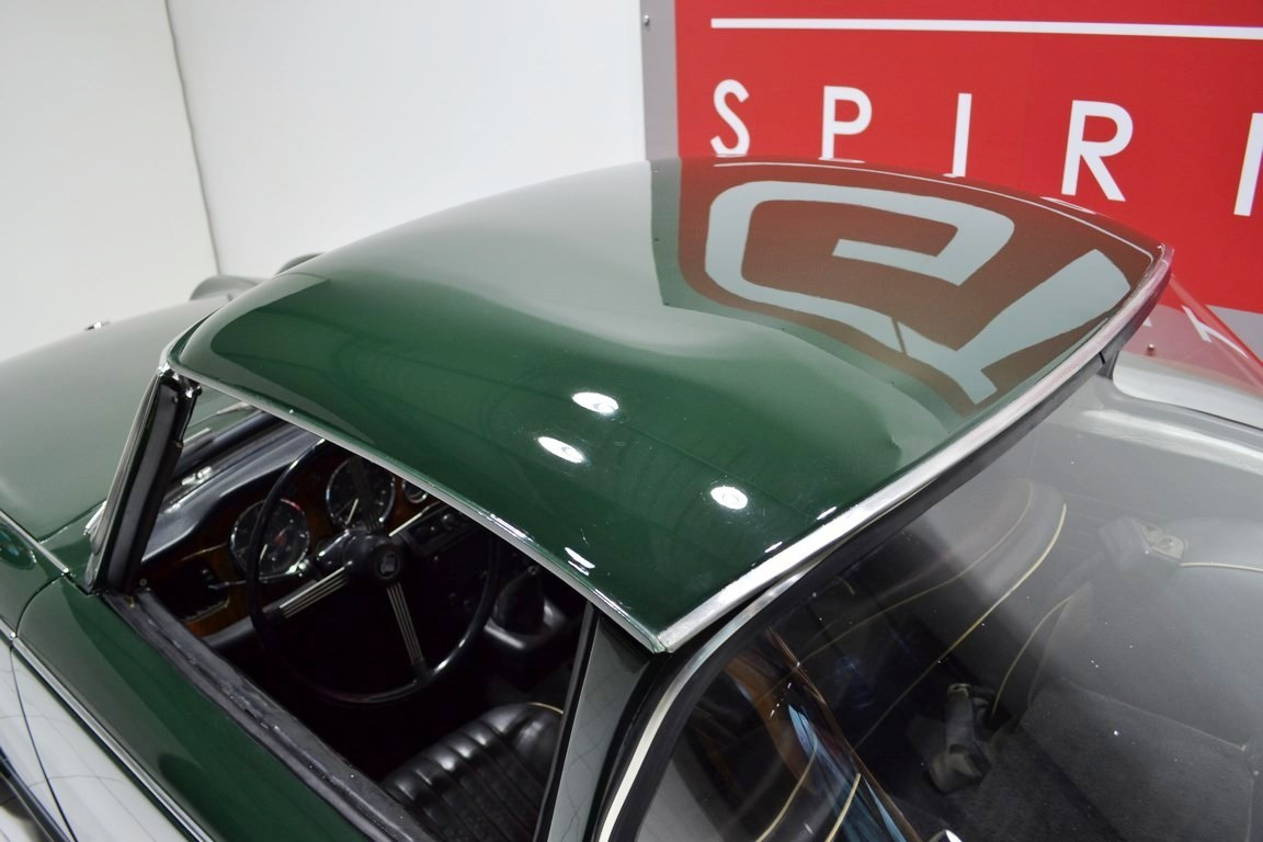
                                                Voiture
                                                 TRIUMPH TR4 A IRS Surrey Top + OD