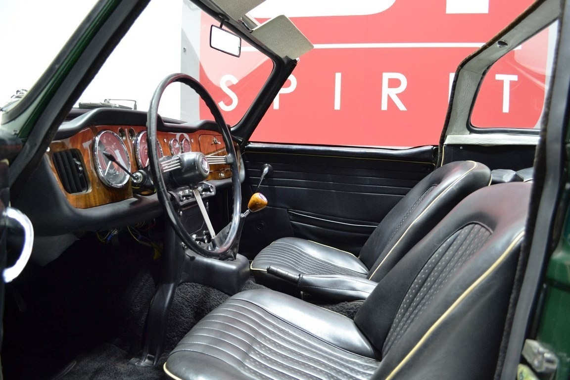 
                                                Voiture
                                                 TRIUMPH TR4 A IRS Surrey Top + OD