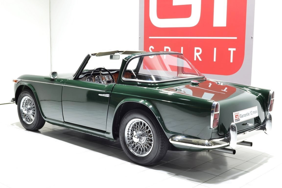 
                                                Voiture
                                                 TRIUMPH TR4 A IRS Surrey Top + OD