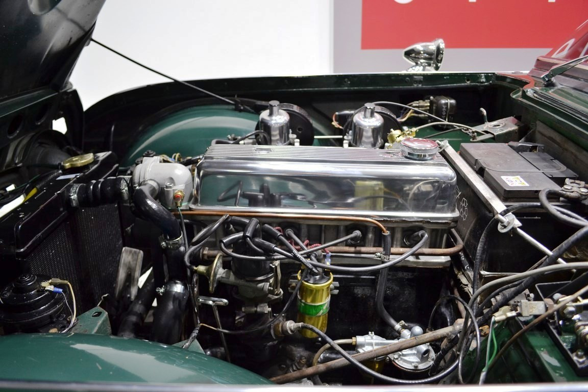 
                                                Voiture
                                                 TRIUMPH TR4 A IRS Surrey Top + OD