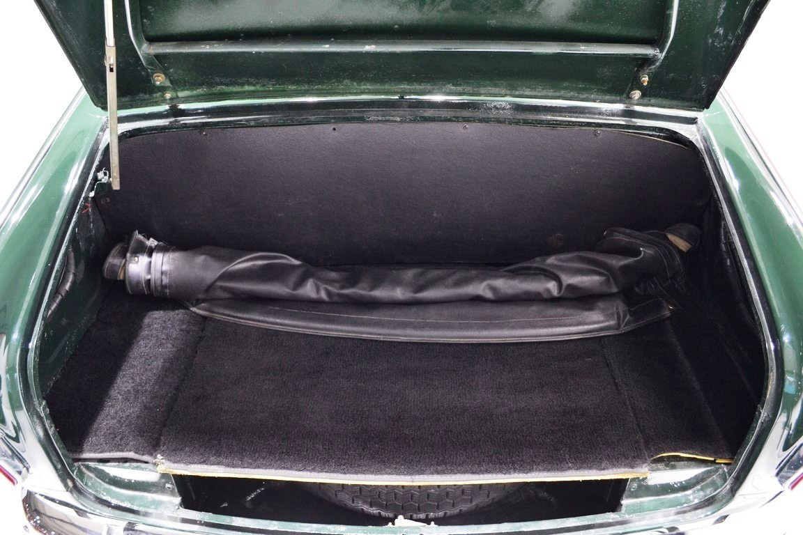 
                                                Voiture
                                                 TRIUMPH TR4 A IRS Surrey Top + OD