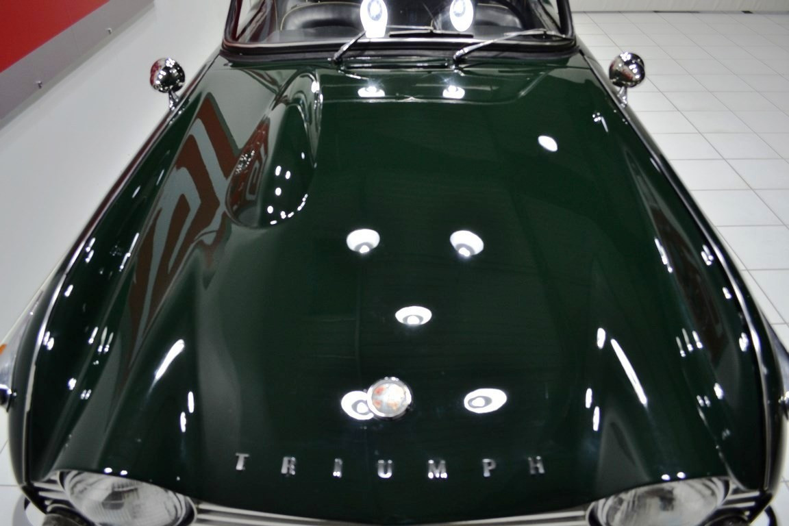 
                                                Voiture
                                                 TRIUMPH TR4 A IRS Surrey Top + OD