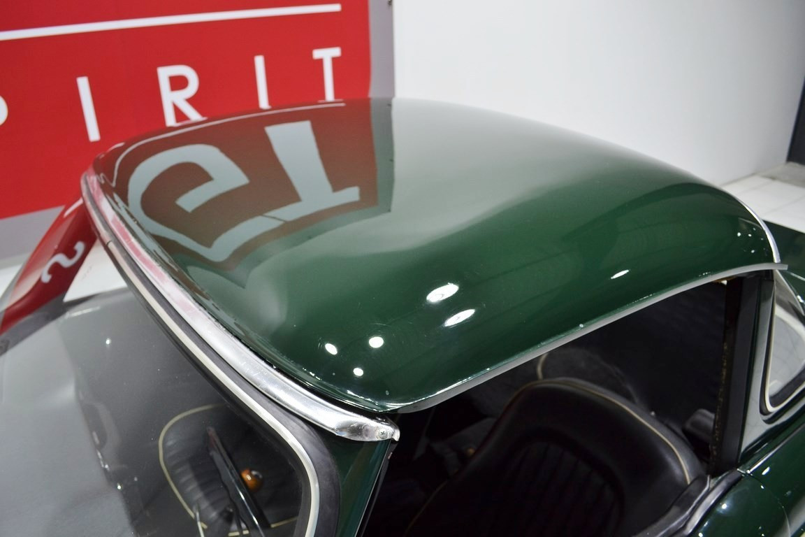 
                                                Voiture
                                                 TRIUMPH TR4 A IRS Surrey Top + OD