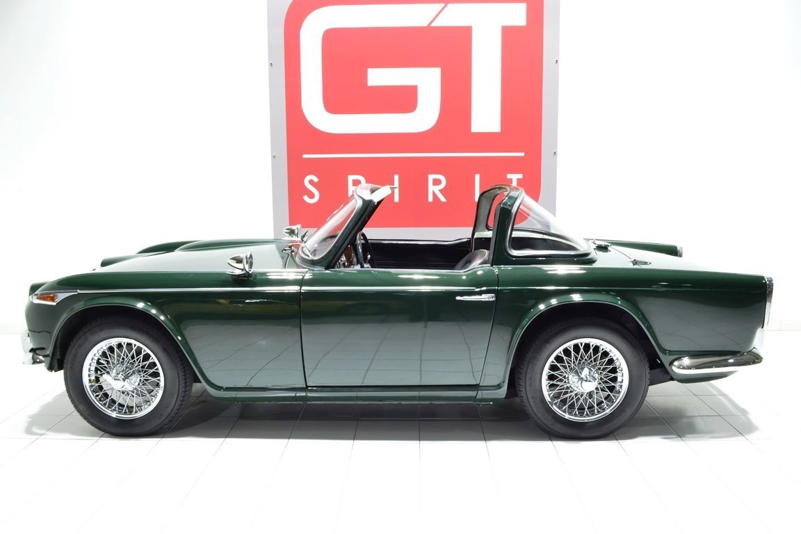 
                                                Voiture
                                                 TRIUMPH TR4 A IRS Surrey Top + OD