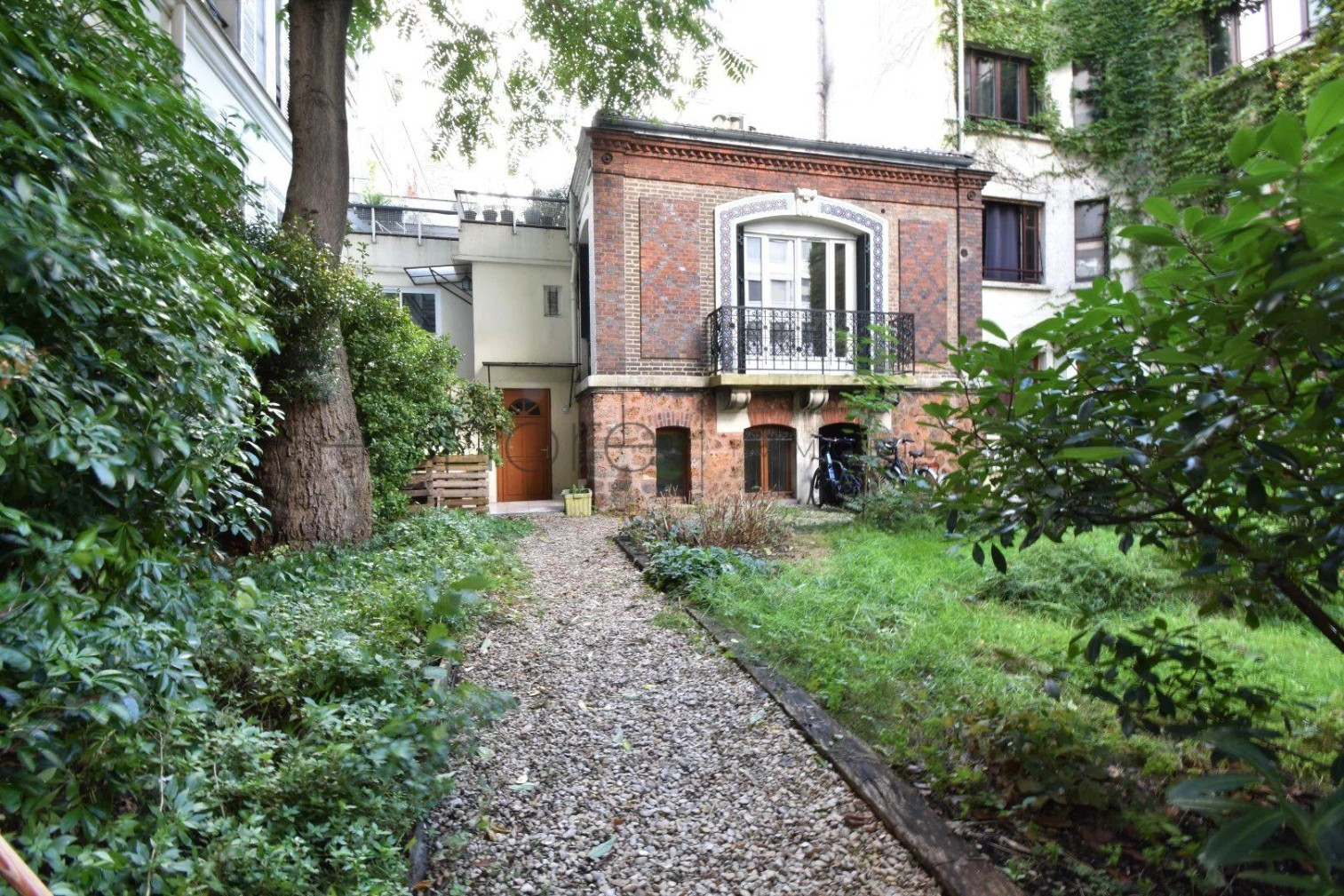 
                                                Vente
                                                 TROCADERO / POMPE – MAISON DE VILLE ATYPIQUE