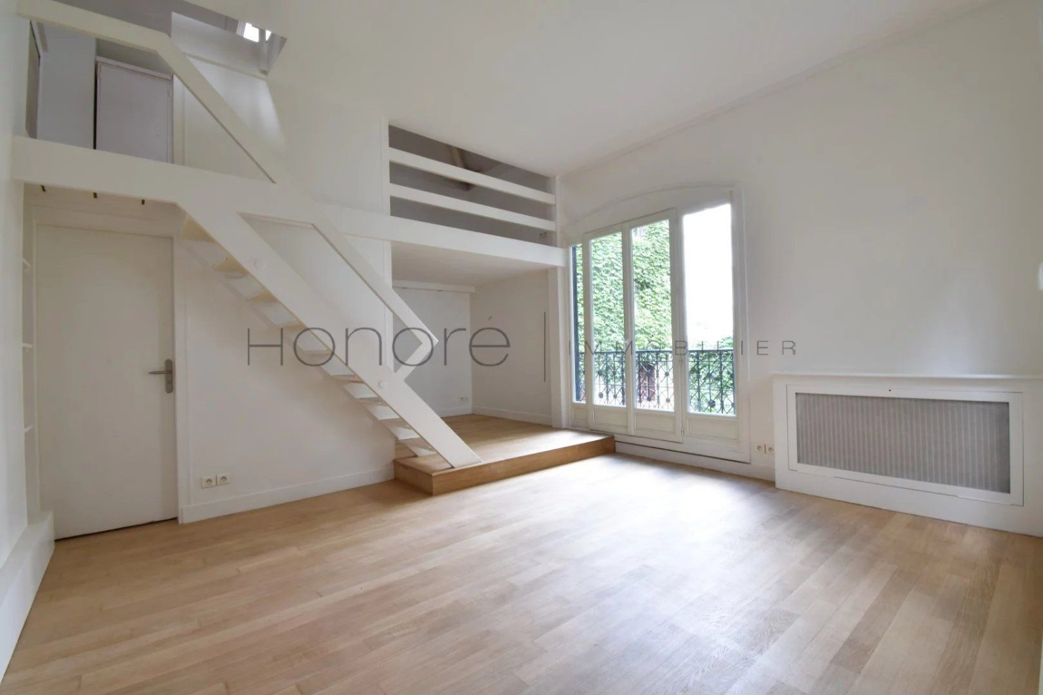
                                                Vente
                                                 TROCADERO / POMPE – MAISON DE VILLE ATYPIQUE