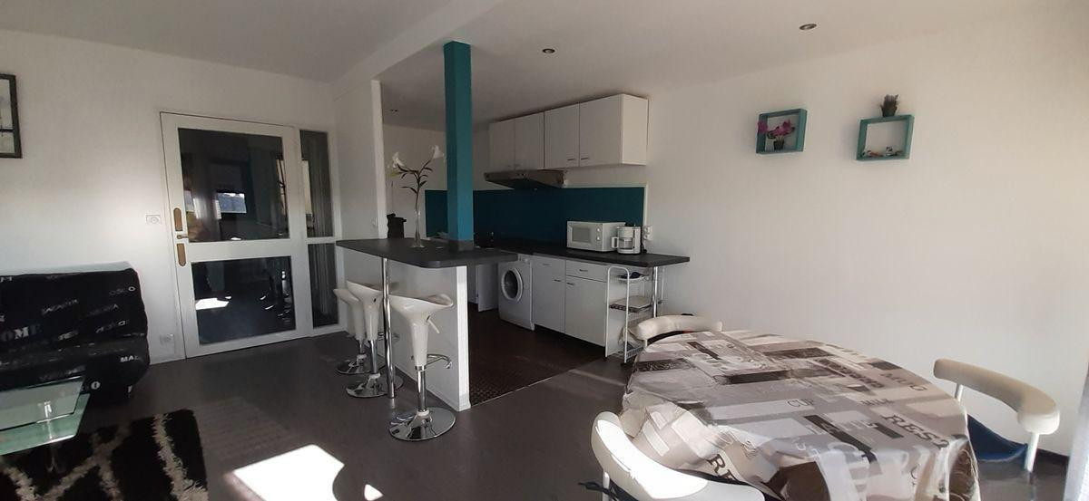 
                                                Colocation
                                                 Trois chambres dispos dans belle coloc