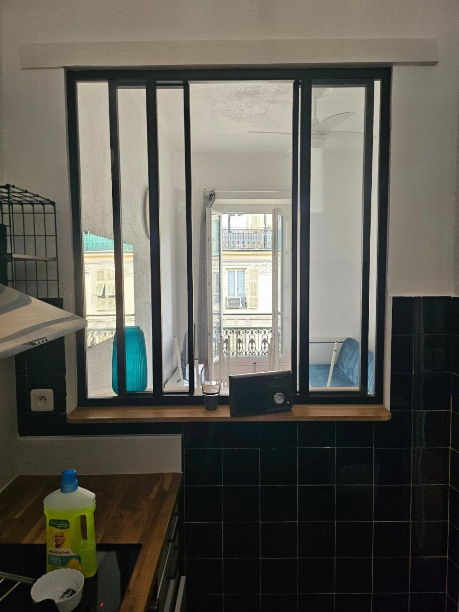 
                                                Location
                                                 Trois pièces hyper centre