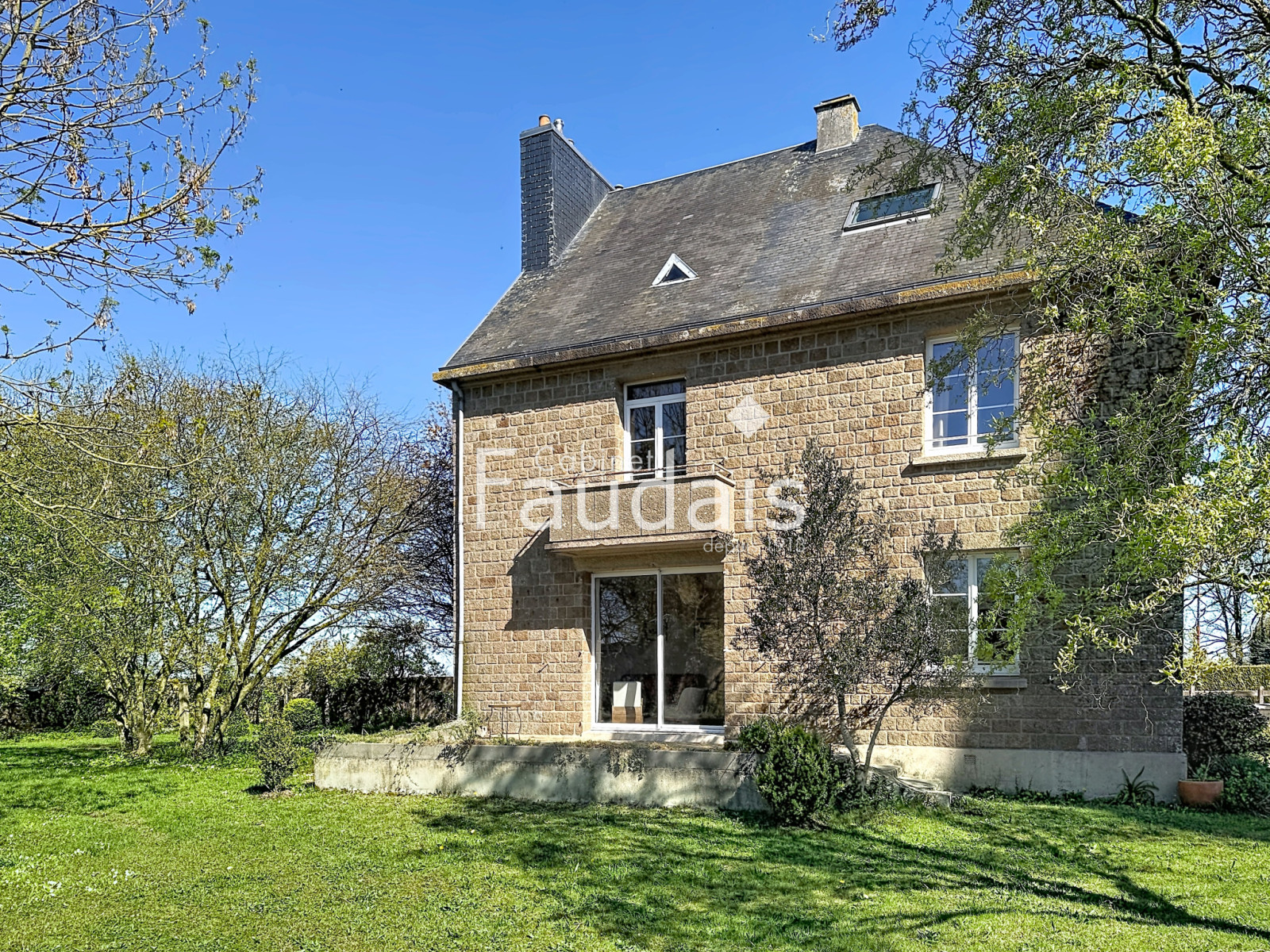 
                                                Vente
                                                 TROISGOTS Maison 5 chambres 