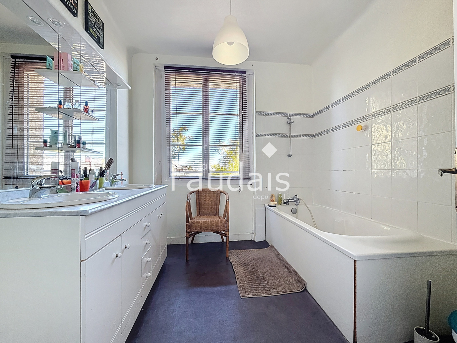 
                                                Vente
                                                 TROISGOTS Maison 5 chambres 