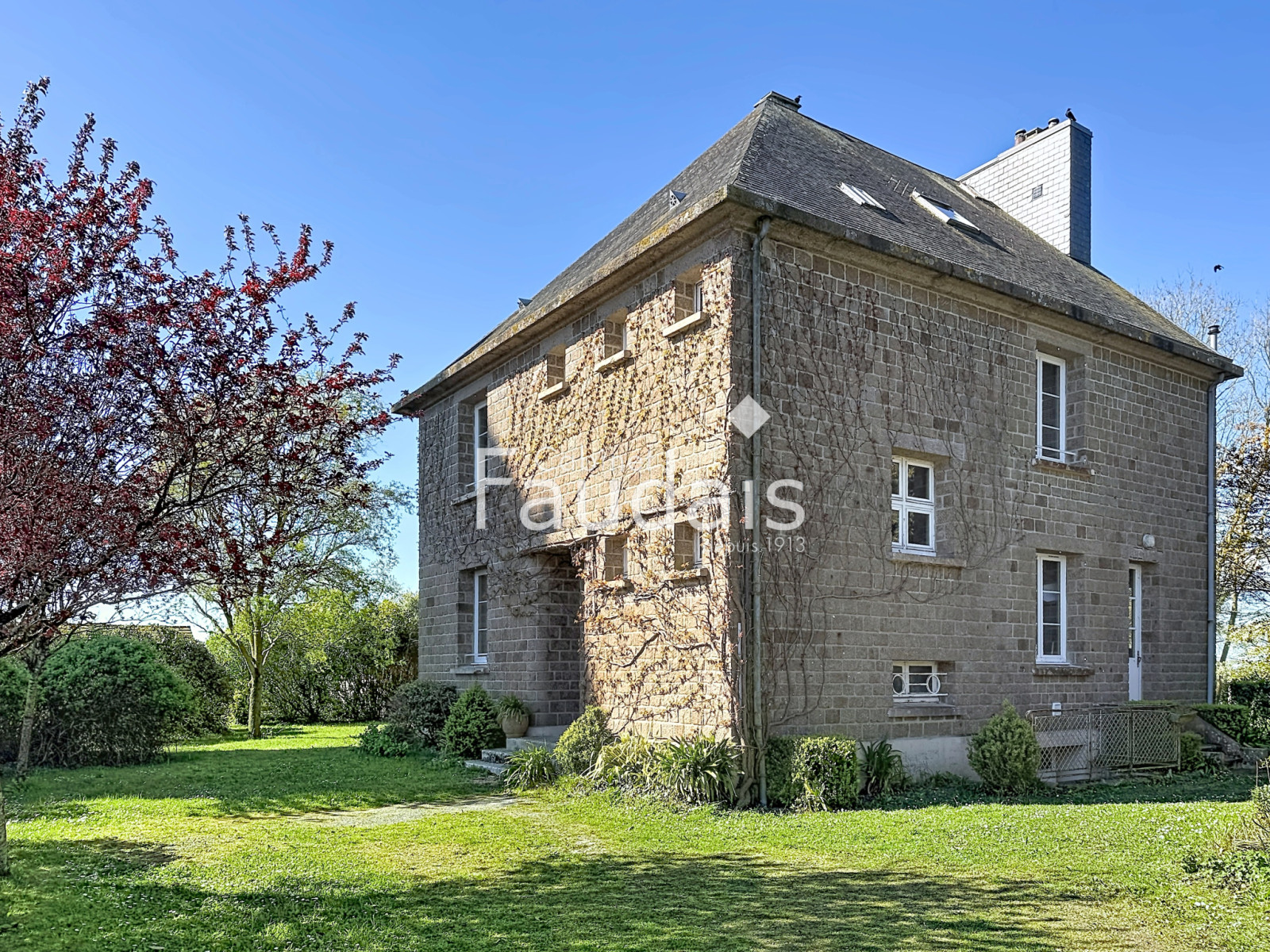 
                                                Vente
                                                 TROISGOTS Maison 5 chambres 