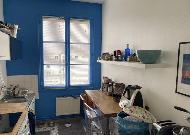 
                                                Location
                                                 Type 3 traversant rue Nationale Tours